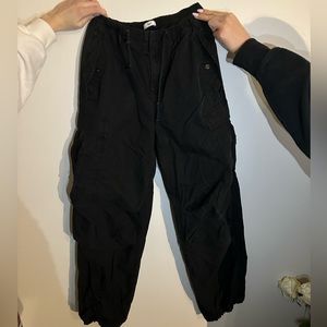 ARITZIA- new demand cargo pants